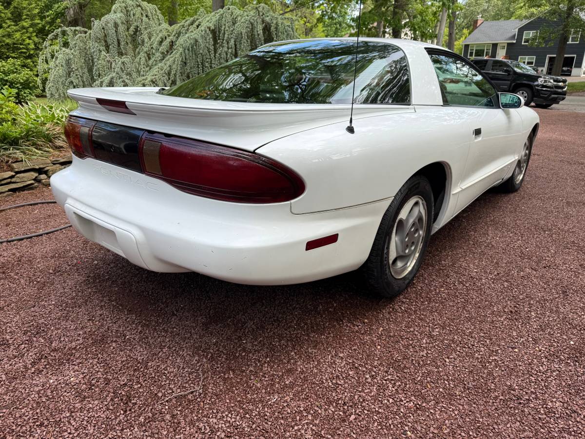 Pontiac-firebird-s-1994-white-5