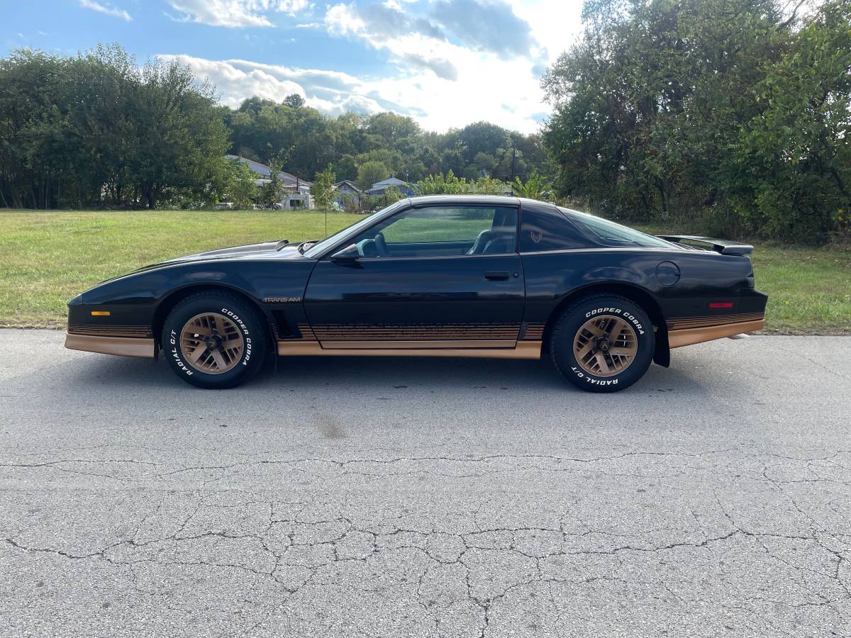 Pontiac-firebird-trans-am-1984-black-1