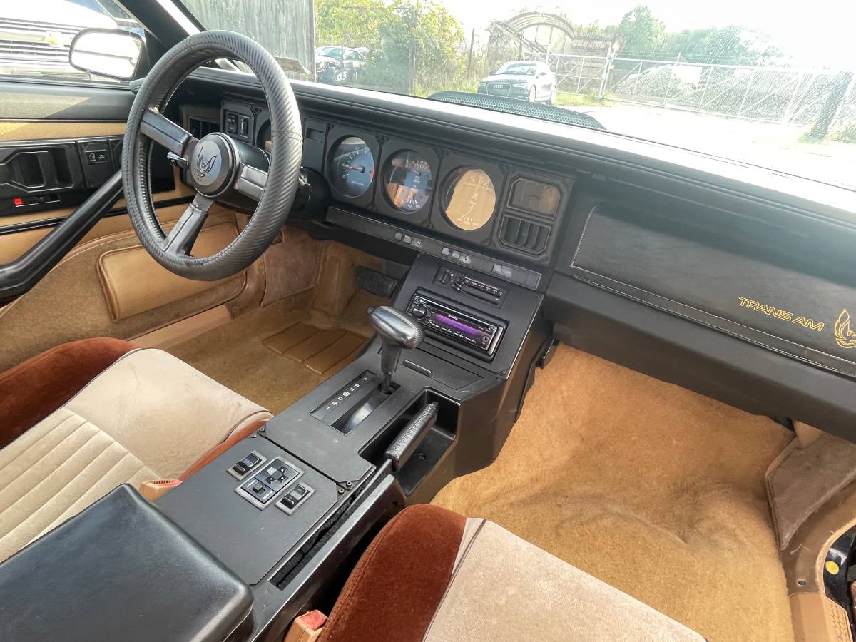 Pontiac-firebird-trans-am-1984-black-12