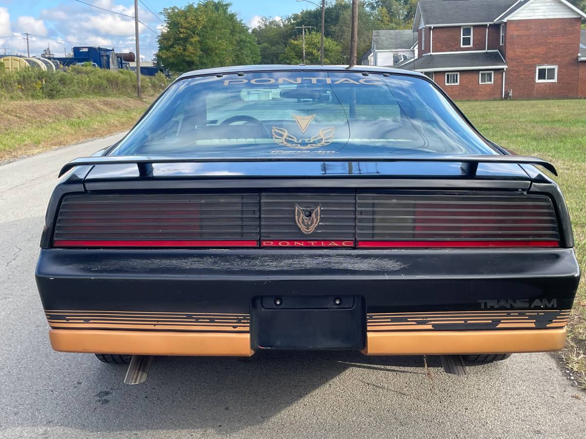 Pontiac-firebird-trans-am-1984-black-3