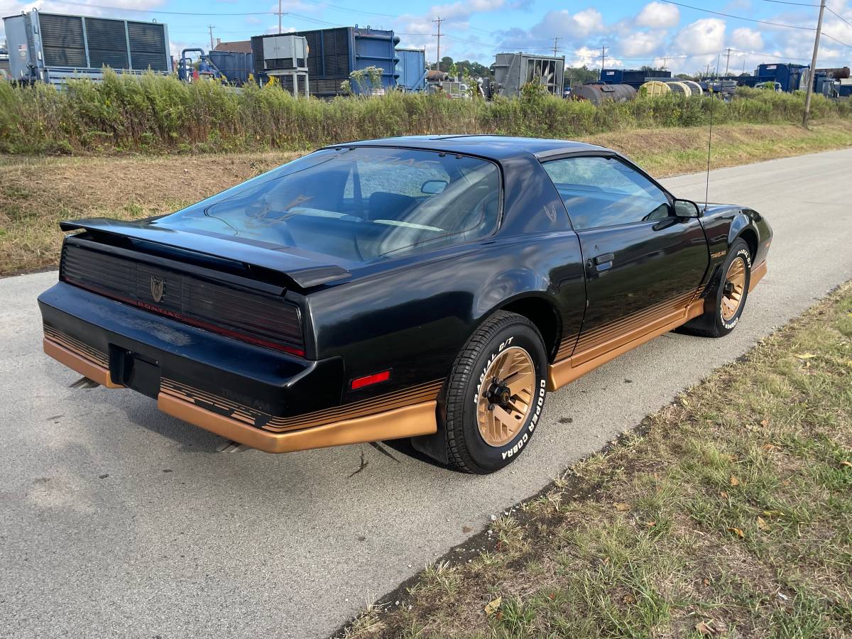 Pontiac-firebird-trans-am-1984-black-4