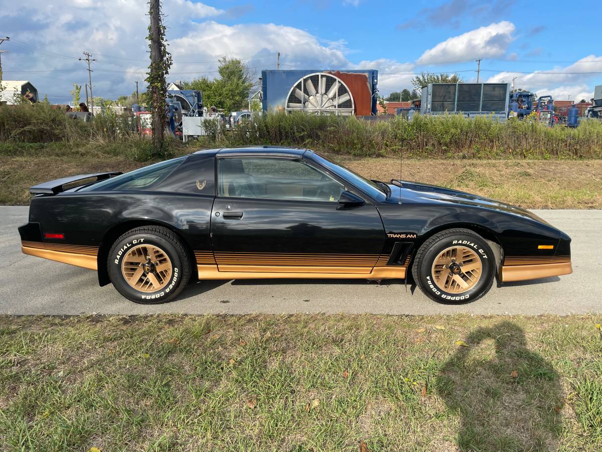 Pontiac-firebird-trans-am-1984-black-5