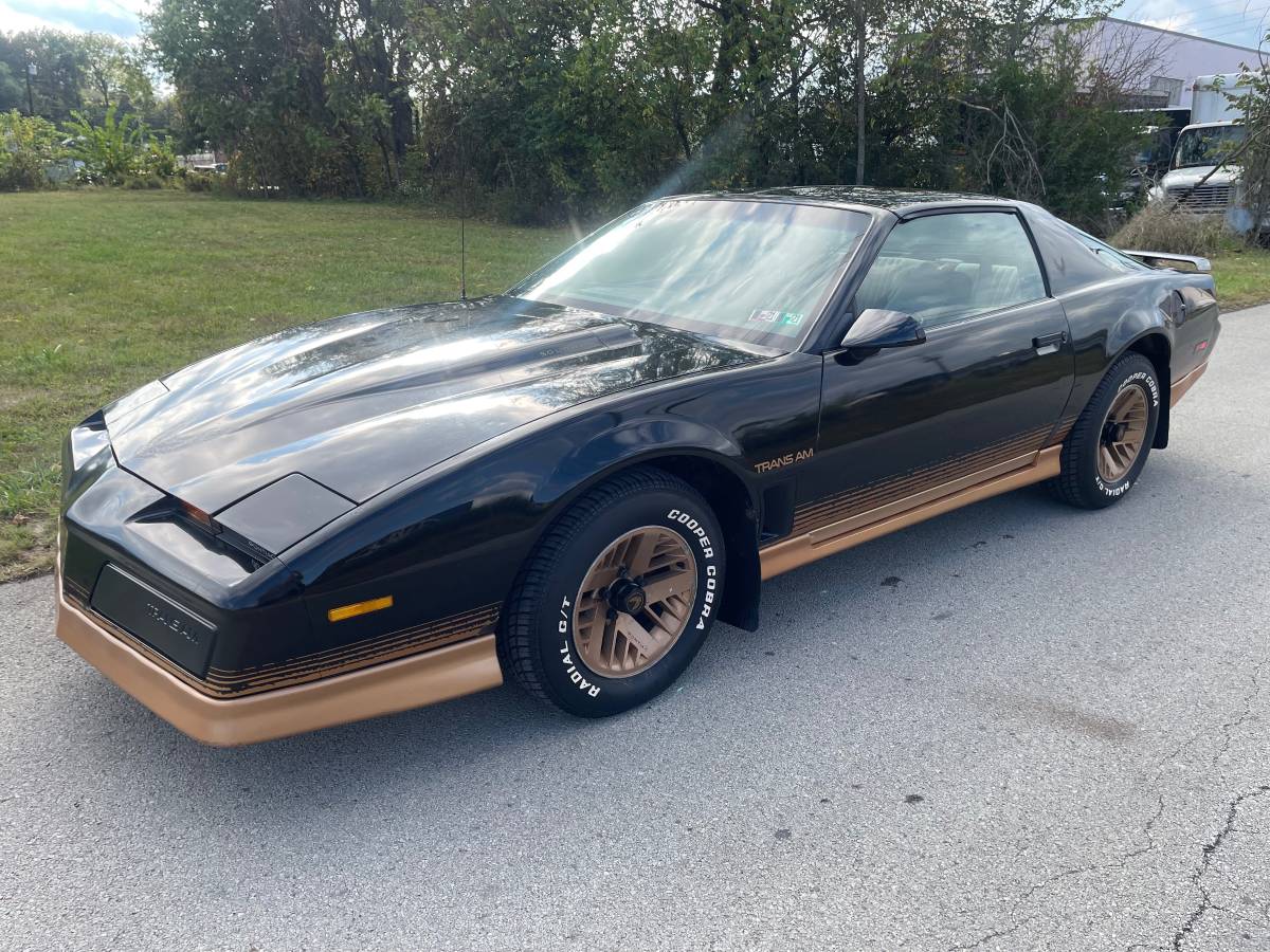Pontiac-firebird-trans-am-1984-black