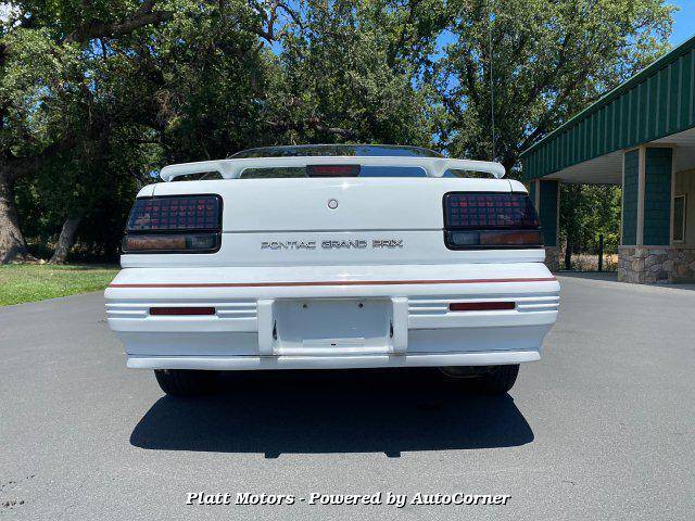 Pontiac-gran-prix-1995-white-11