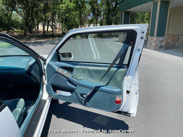 Pontiac-gran-prix-1995-white-14