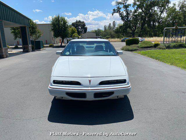 Pontiac-gran-prix-1995-white-2