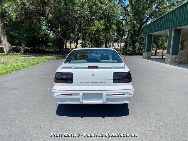 Pontiac-gran-prix-1995-white-9