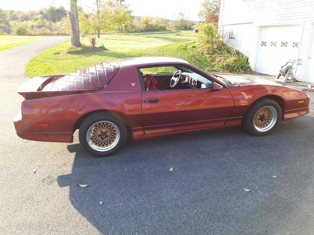 Pontiac-gta-v8-1987-red-2