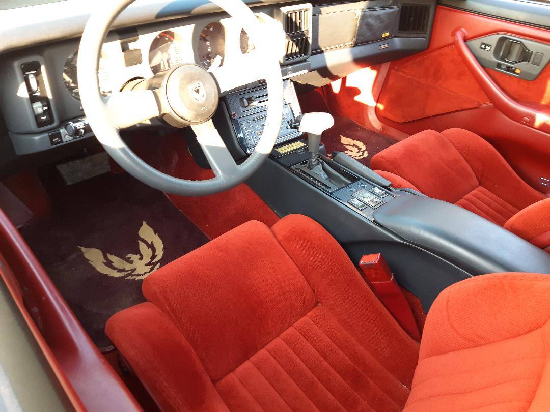 Pontiac-gta-v8-1987-red-4