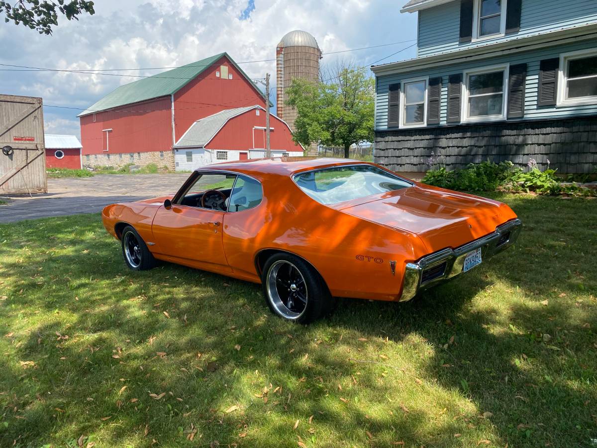 Pontiac-gto-1968-orange-1