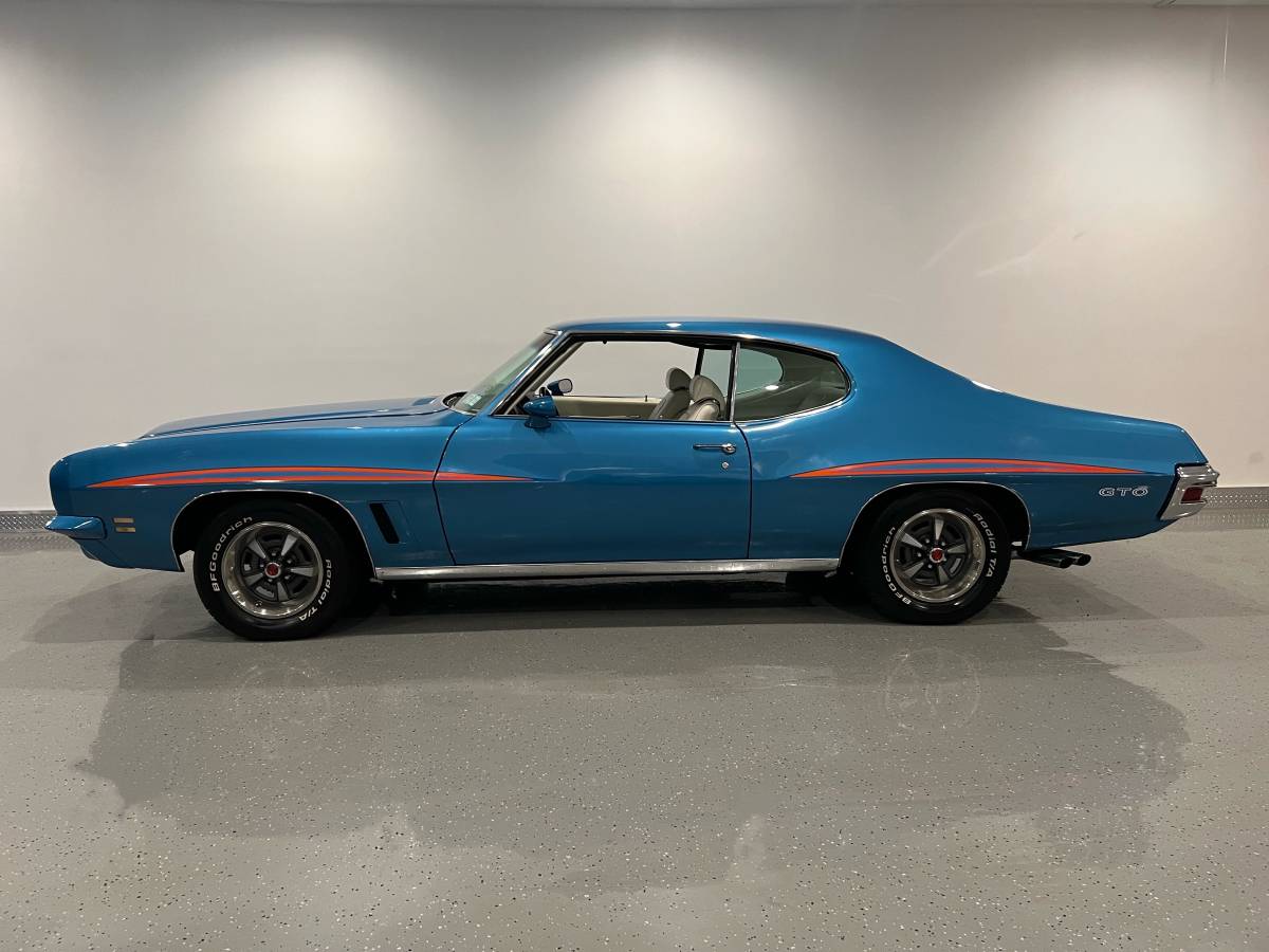 Pontiac-gto-1972-blue-11