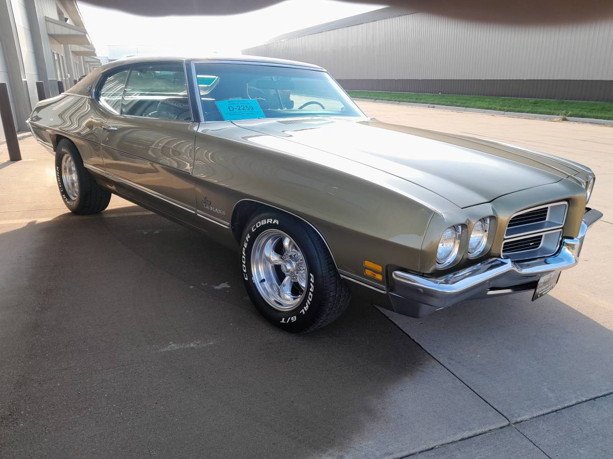 Pontiac-luxury-lemans-1972-22