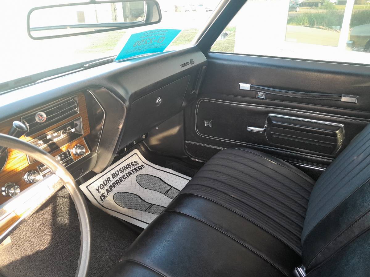 Pontiac-luxury-lemans-1972-3
