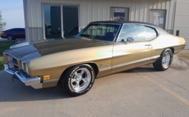 Pontiac-luxury-lemans-1972