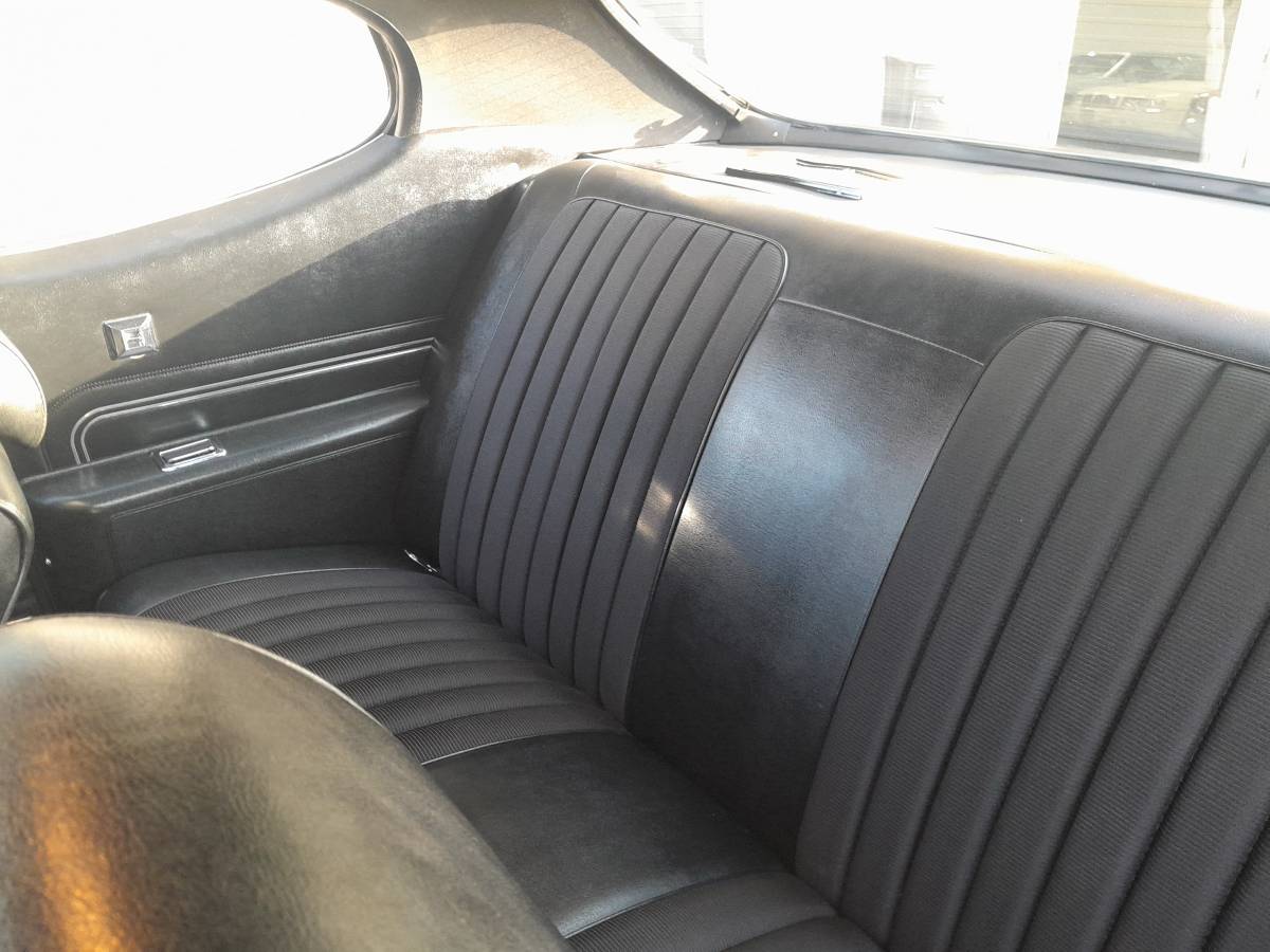Pontiac-luxury-lemans-1972-6