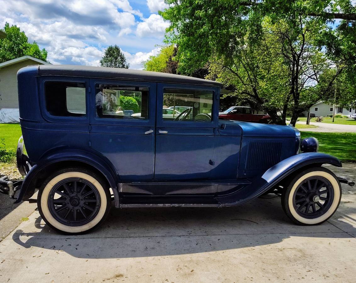 Pontiac-sedan-1928-blue-2