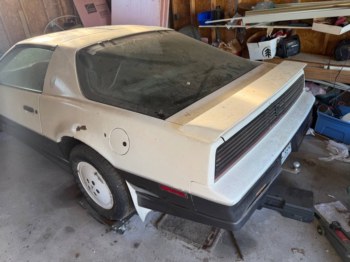 Pontiac-trans-am-1983-white-3