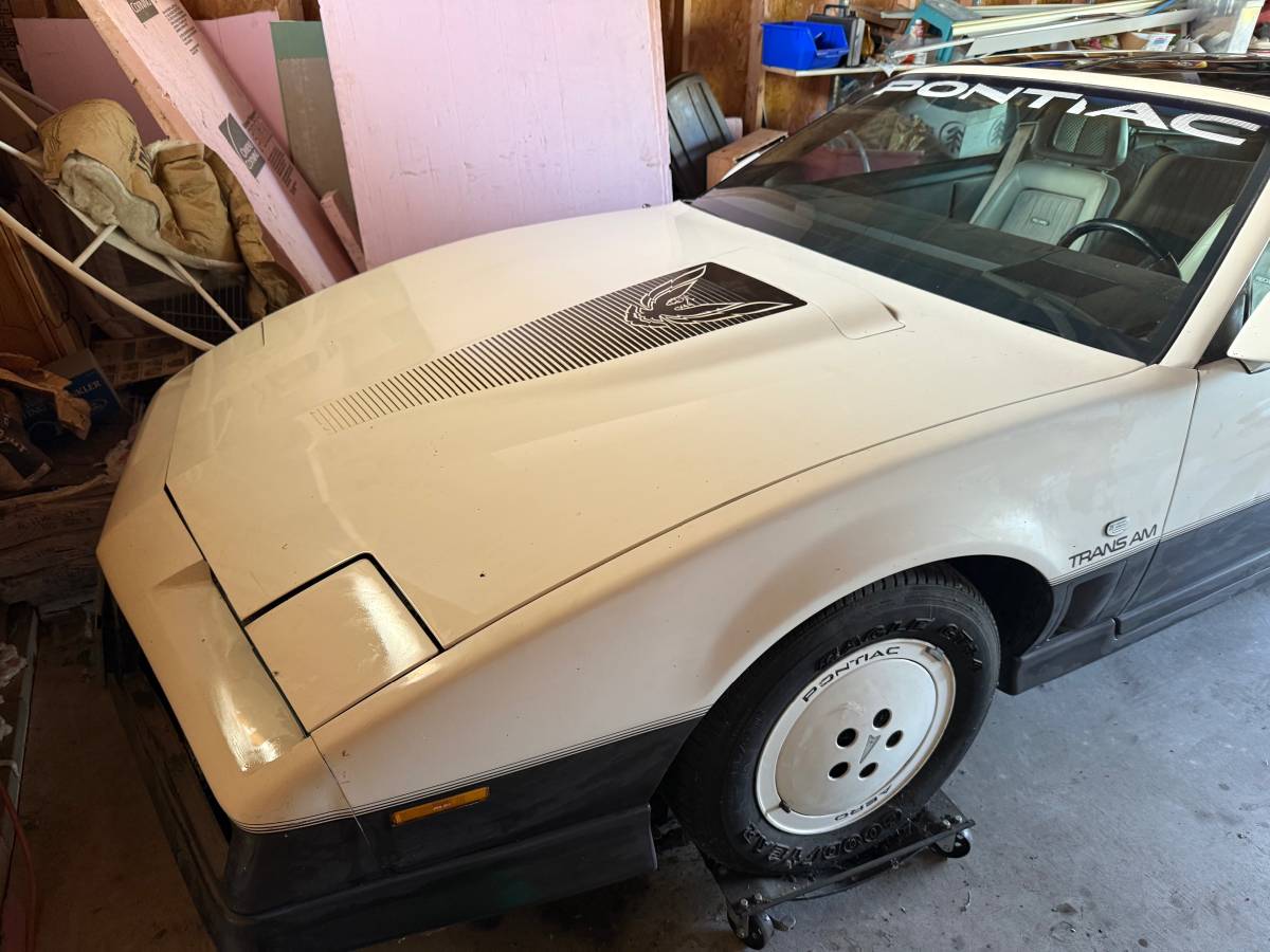 Pontiac-trans-am-1983-white-6