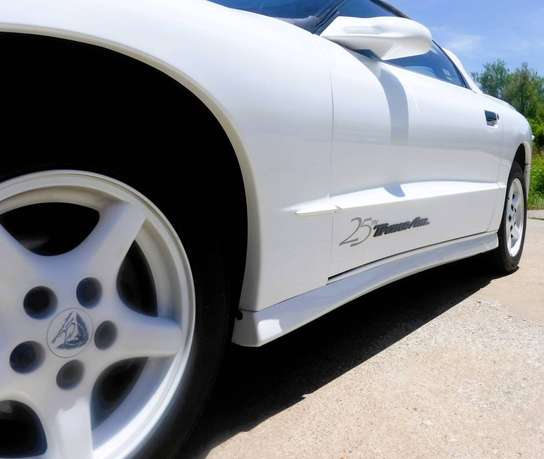 Pontiac-trans-am-covertible-1994-white-10