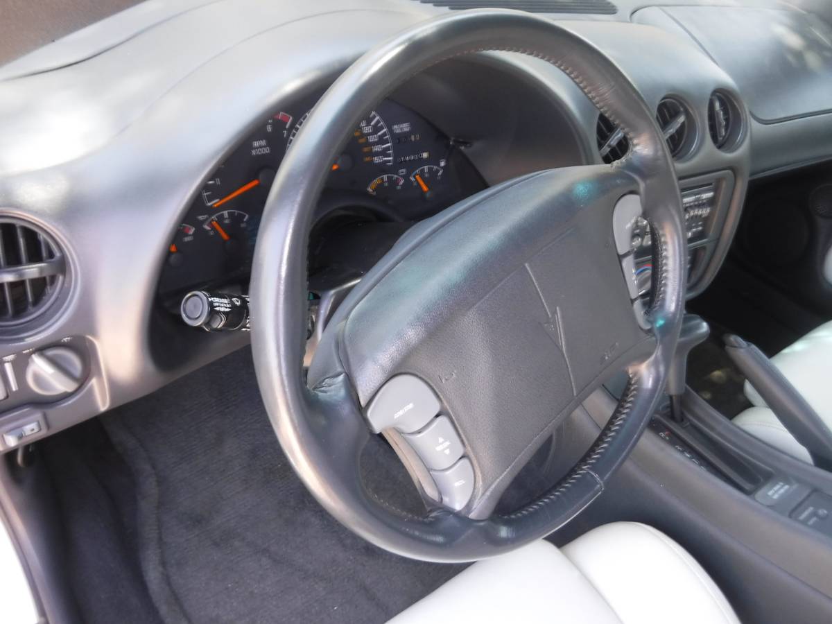 Pontiac-trans-am-covertible-1994-white-17