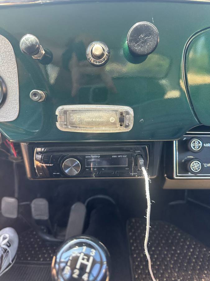 Porsche-356-coupe-replica-1971-22