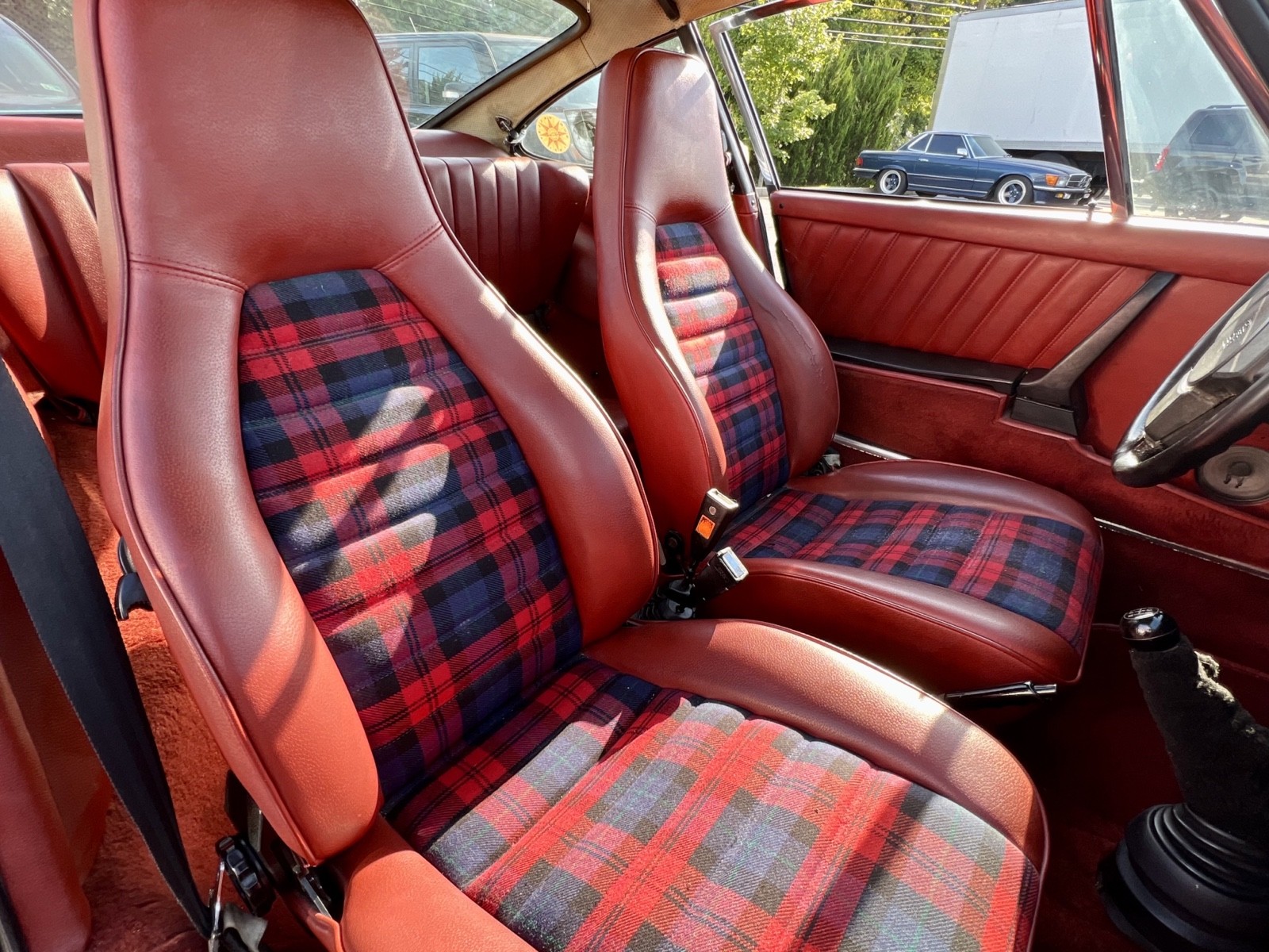 Porsche-911-1976-20