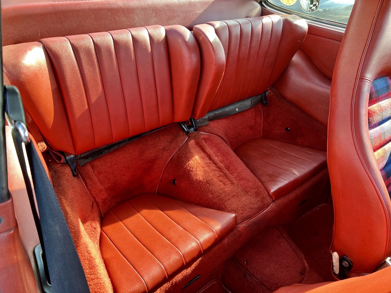 Porsche-911-1976-24