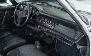Porsche-911-1976-Coupe-18