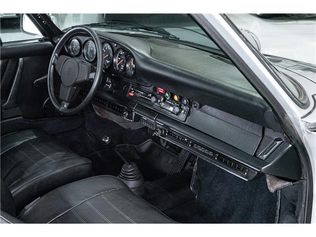 Porsche-911-1976-Coupe-18