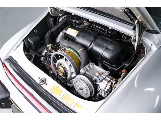 Porsche-911-1976-Coupe-21