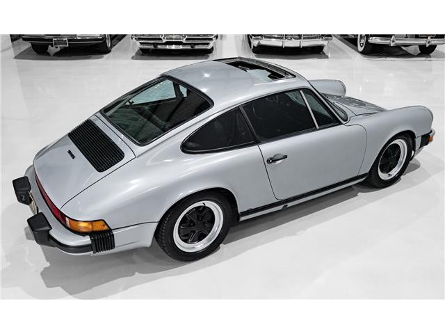 Porsche-911-1976-Coupe-9