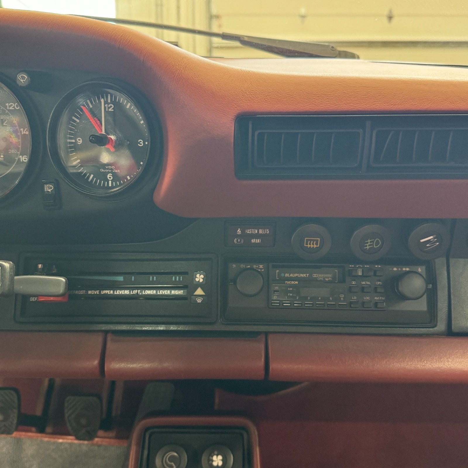Porsche-911-1982-Coupe-11