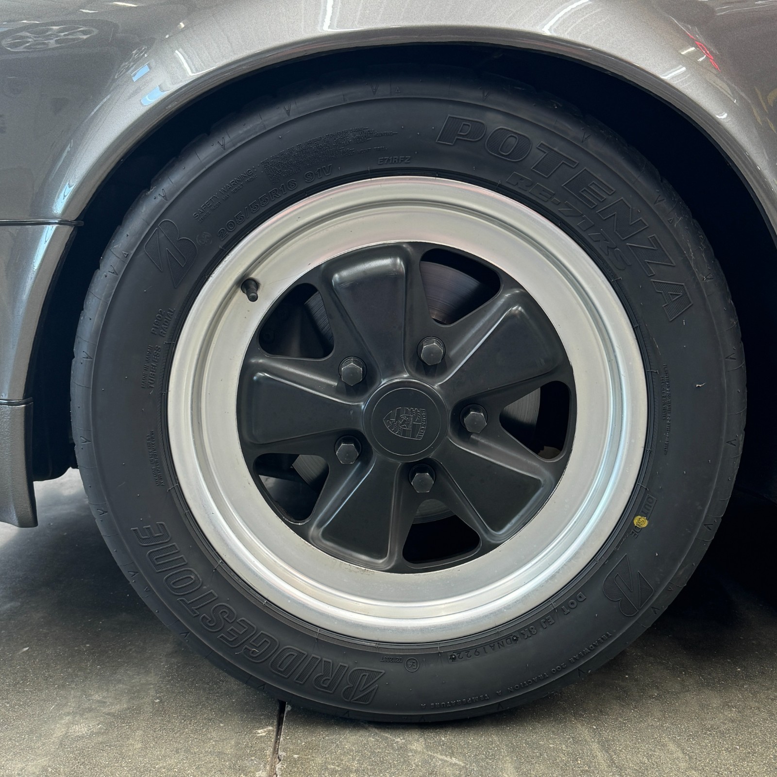 Porsche-911-1982-Coupe-12