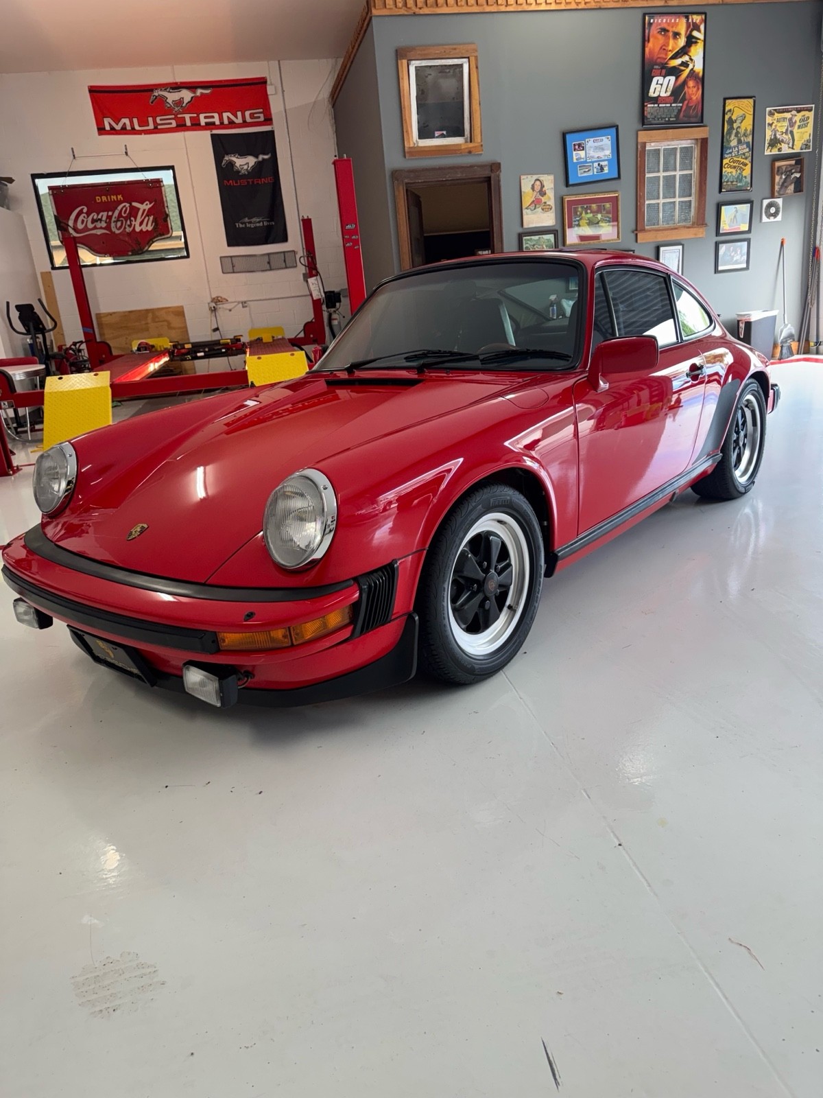 Porsche-911-1982-Coupe-14