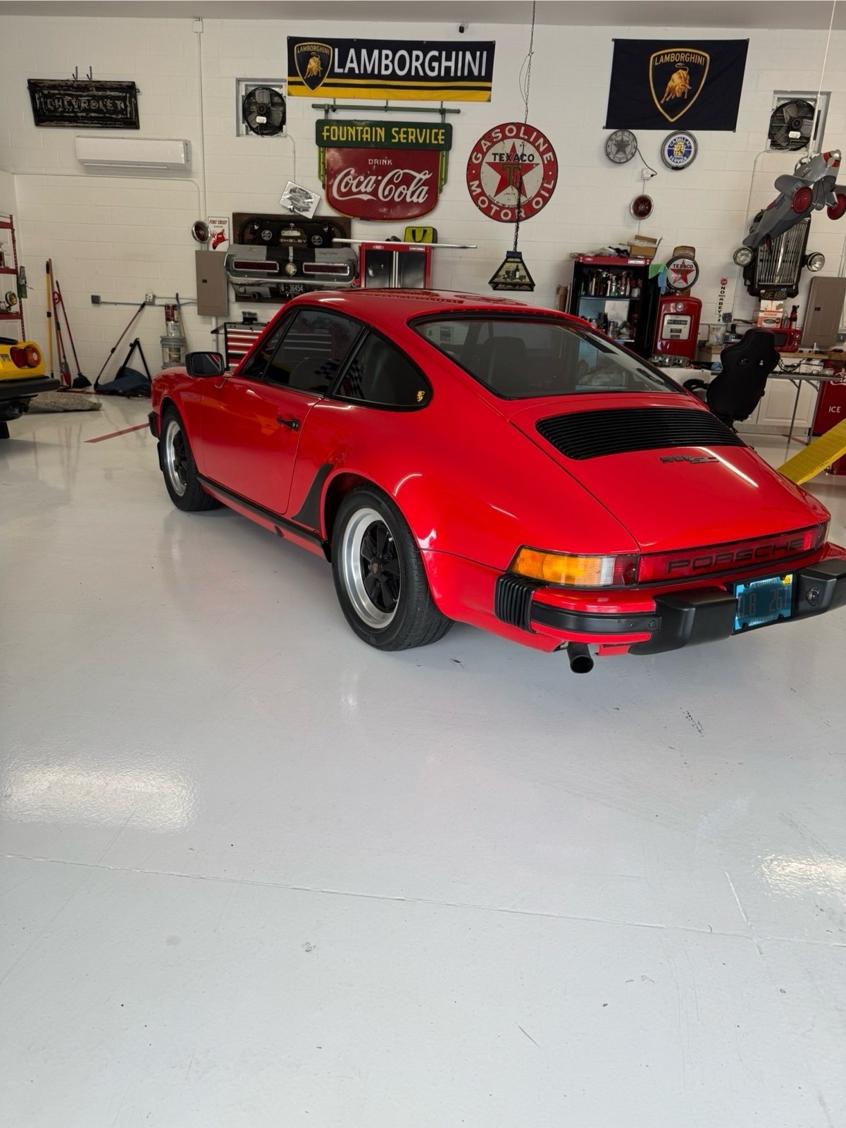 Porsche-911-1982-Coupe-2