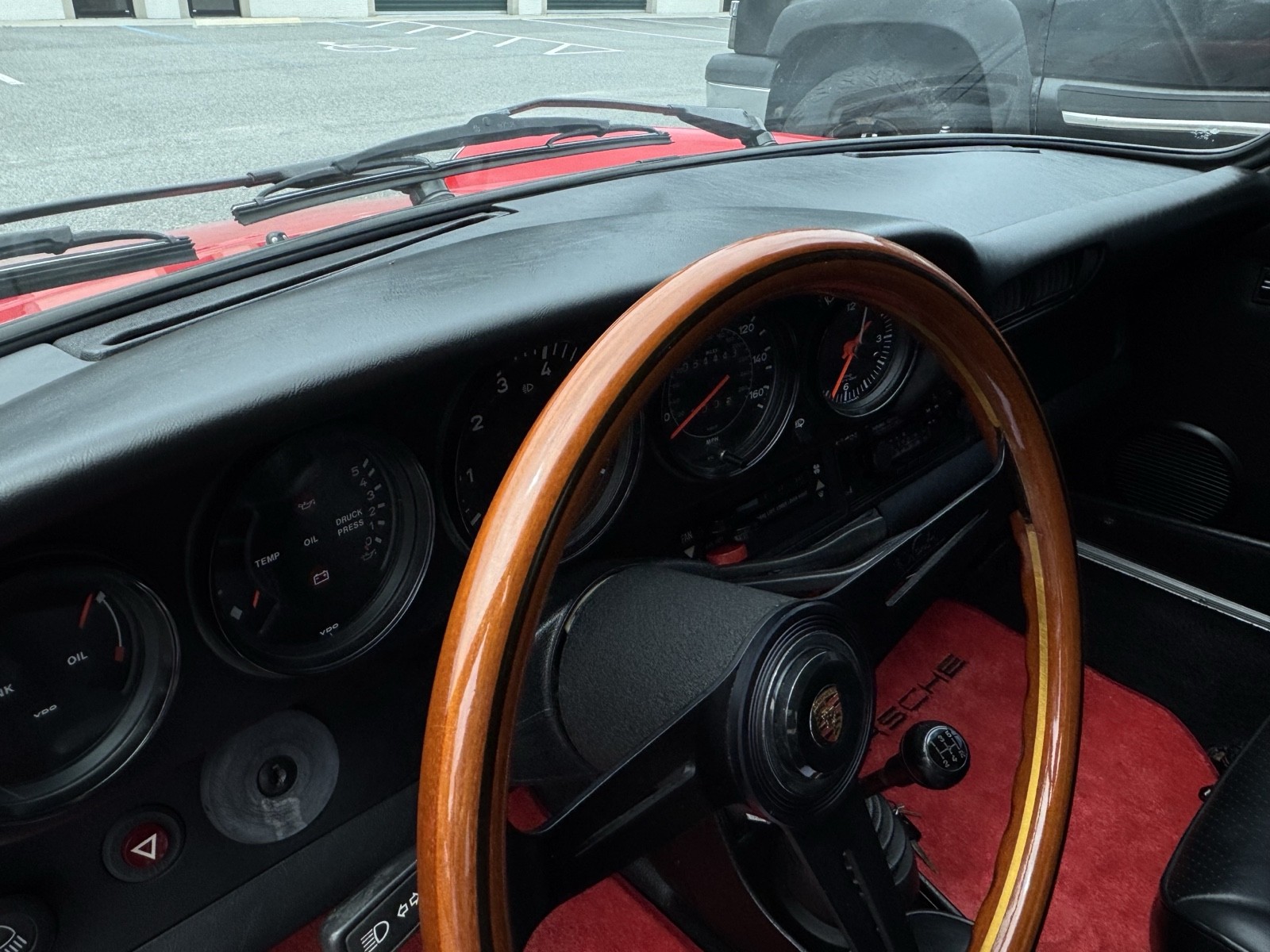 Porsche-911-1982-Coupe-23