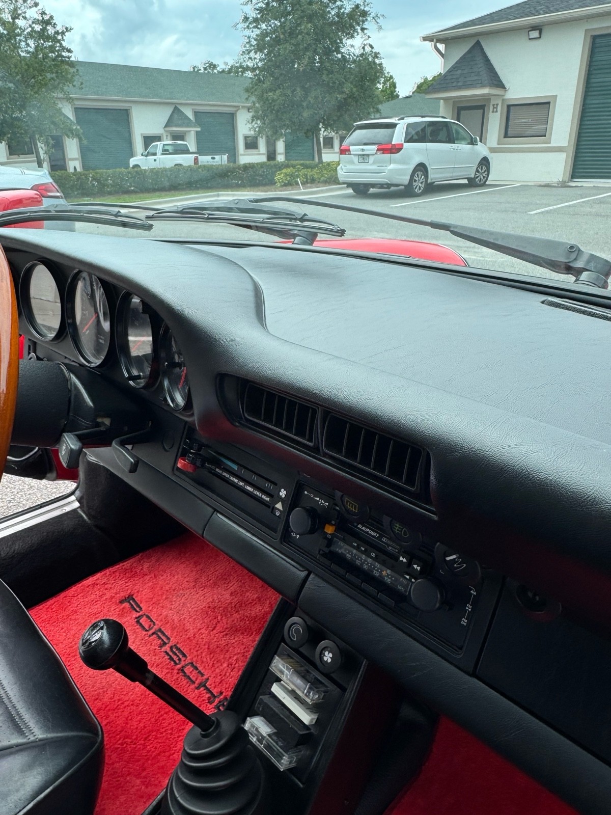 Porsche-911-1982-Coupe-25