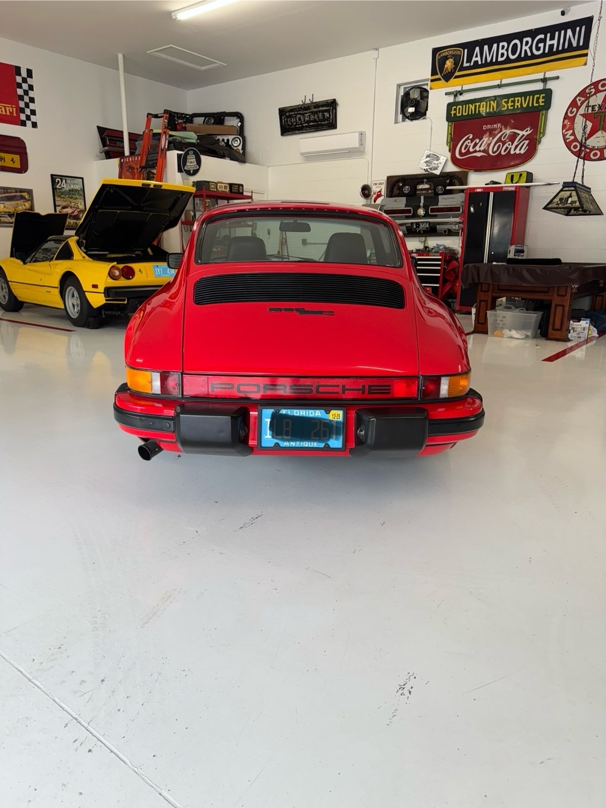 Porsche-911-1982-Coupe-3