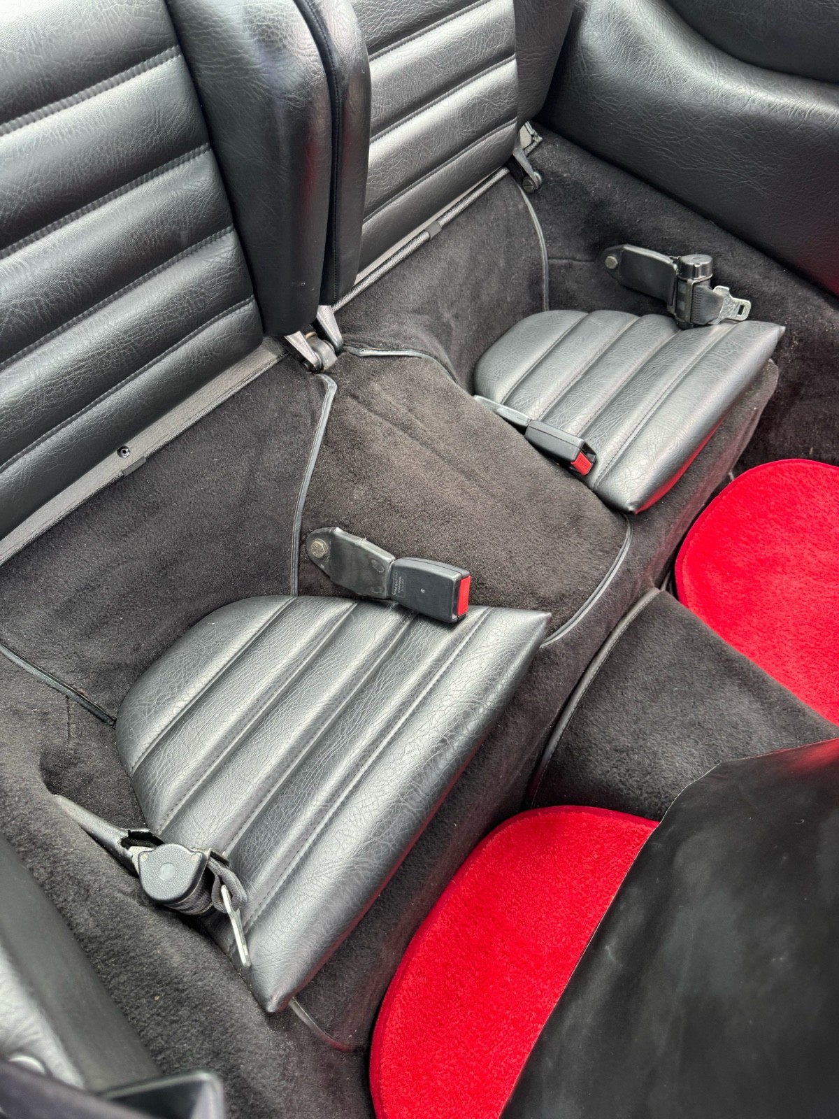 Porsche-911-1982-Coupe-33