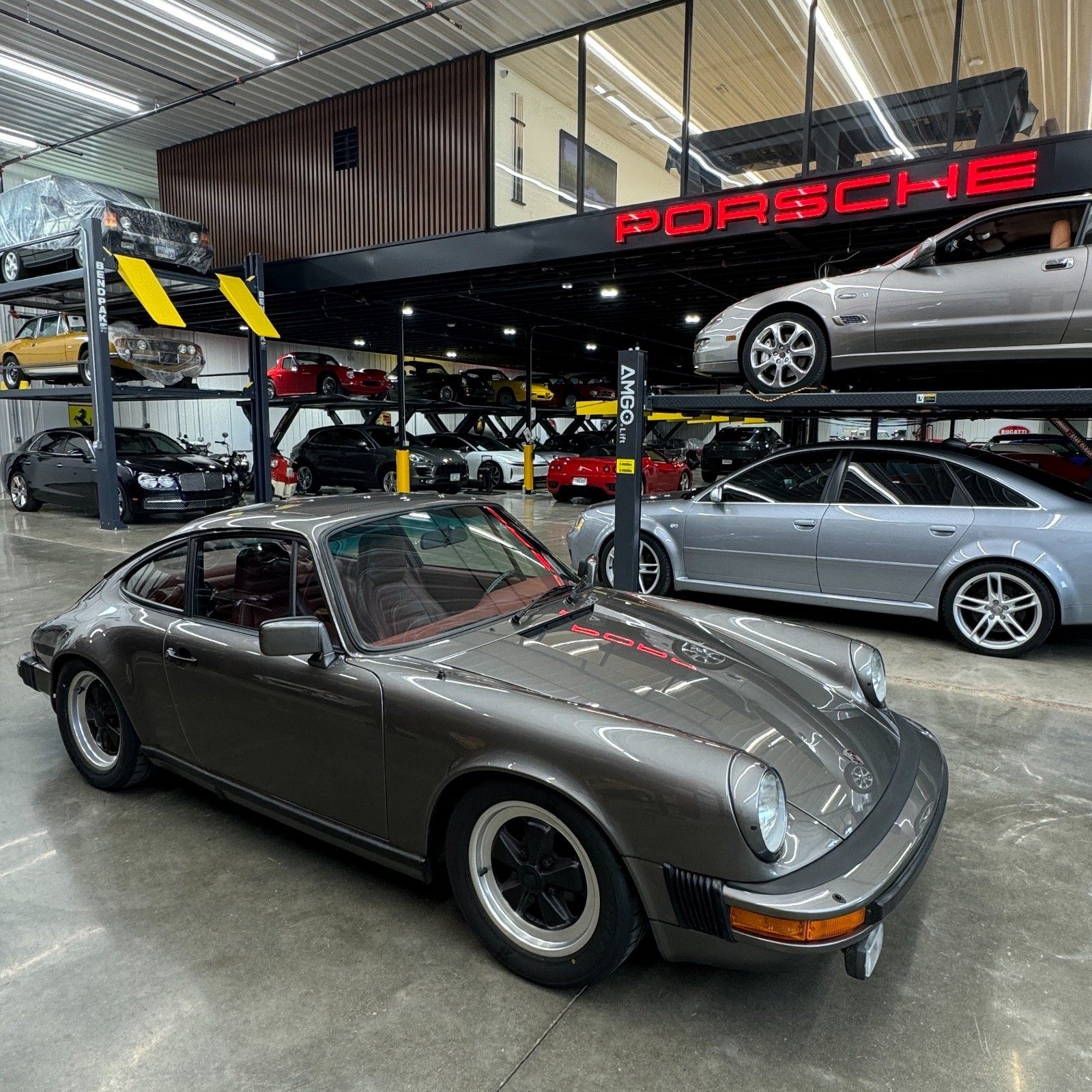 Porsche-911-1982-Coupe
