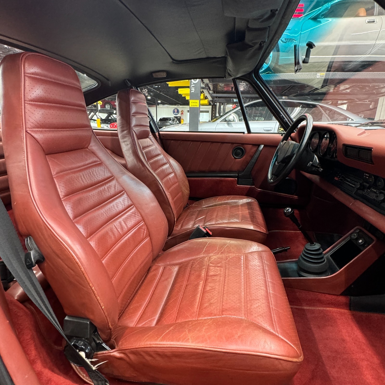 Porsche-911-1982-Coupe-5