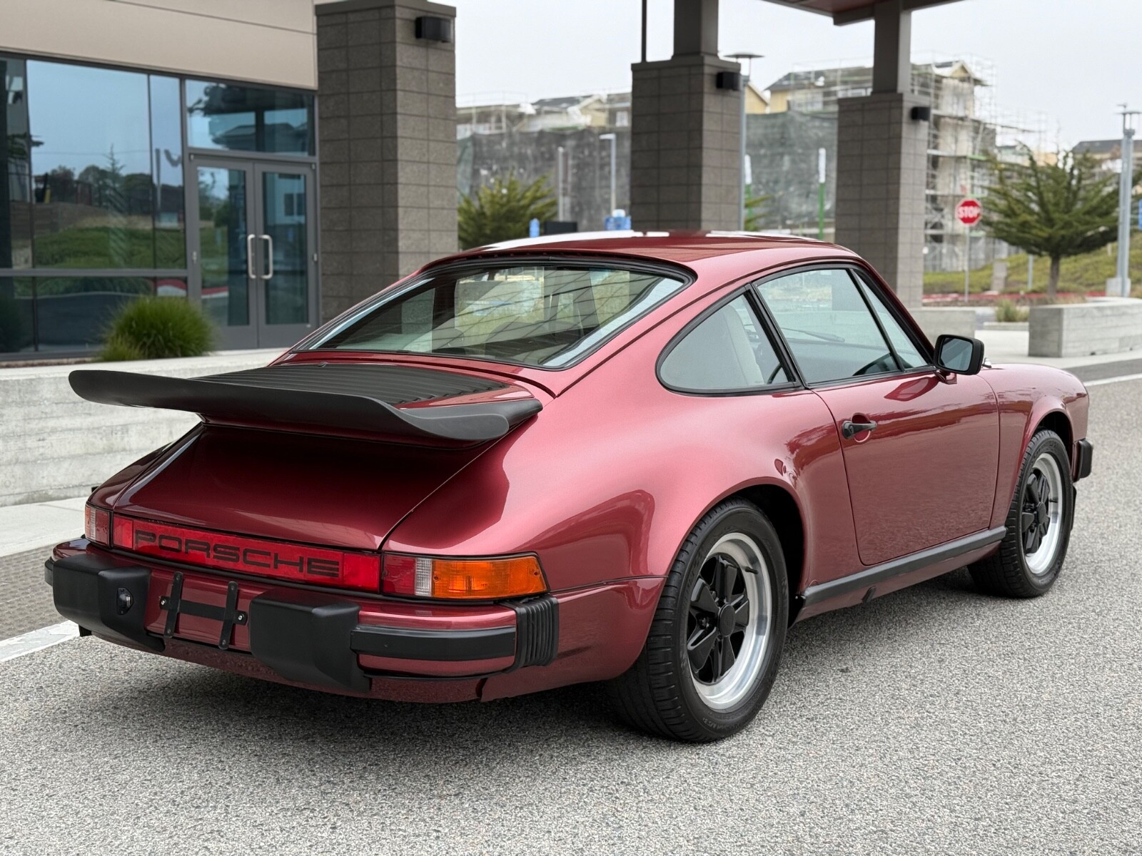Porsche-911-1984-2