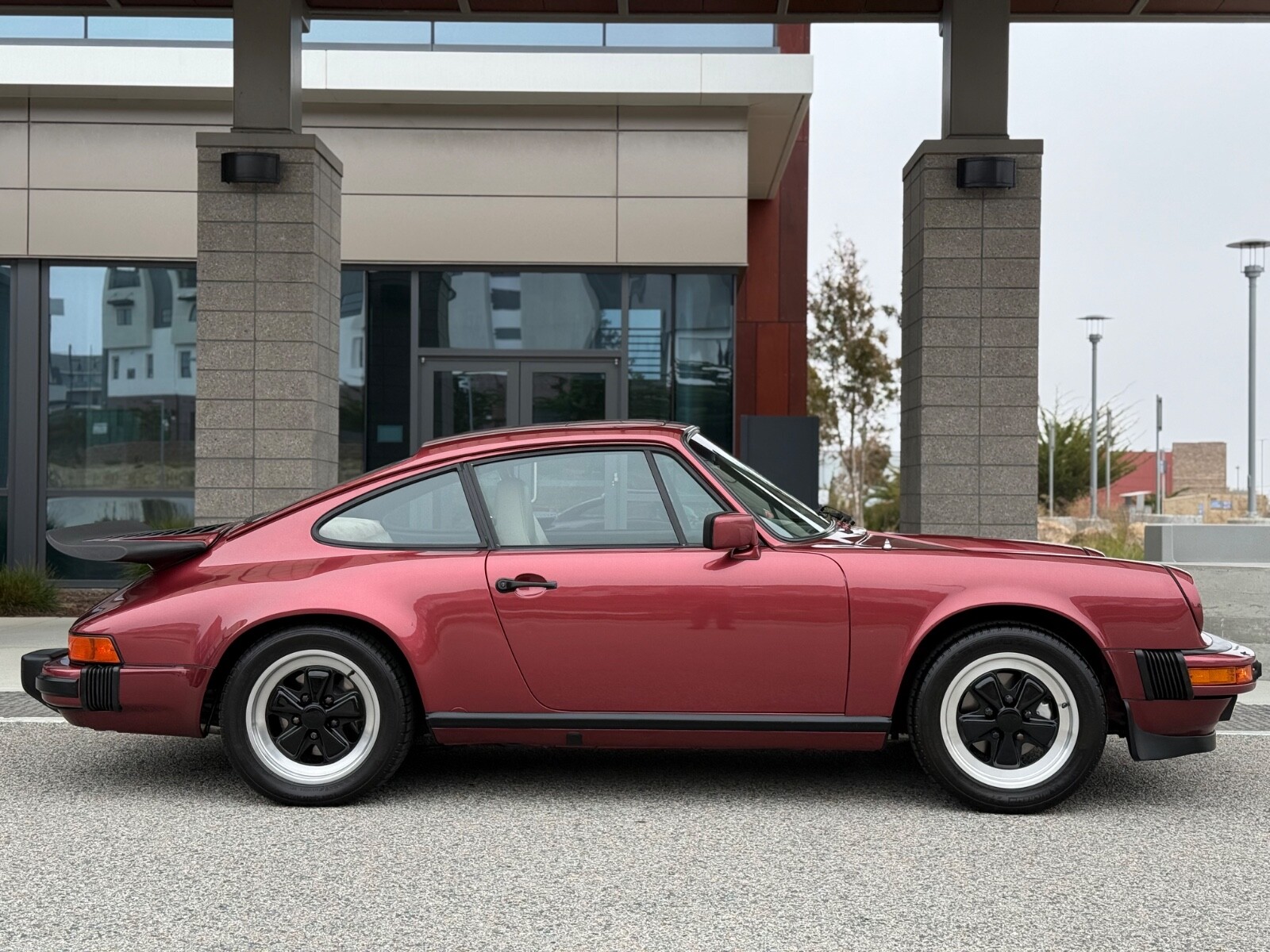 Porsche-911-1984-5