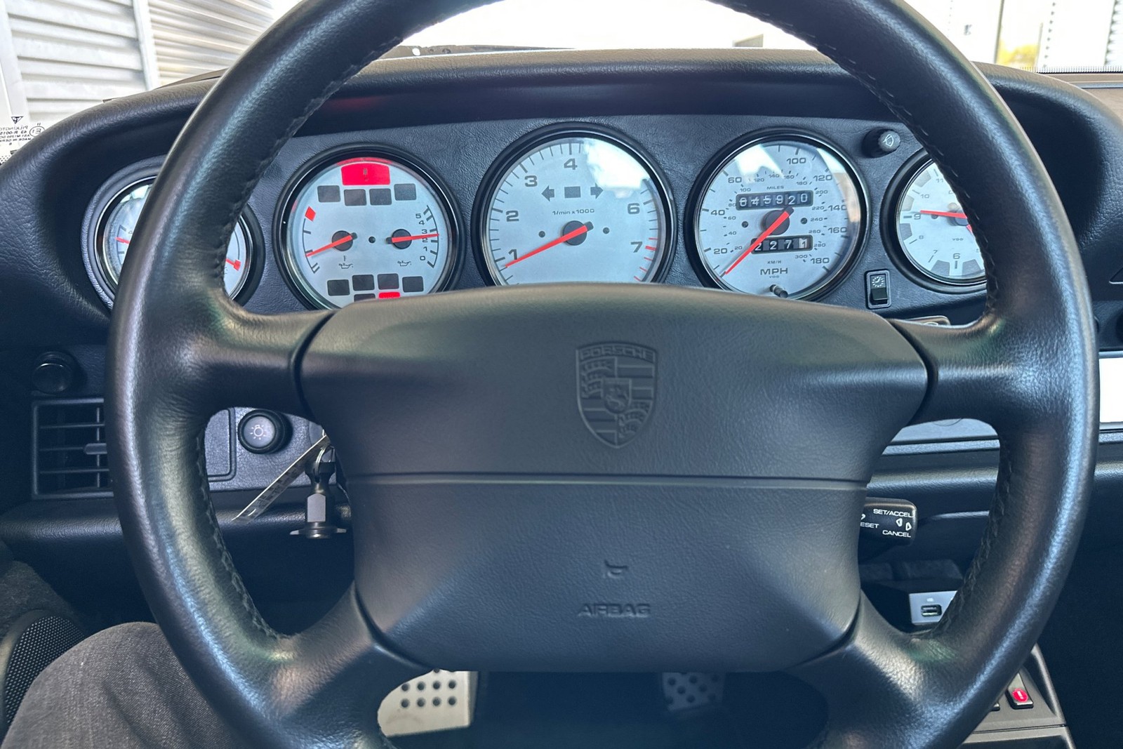 Porsche-911-1996-25