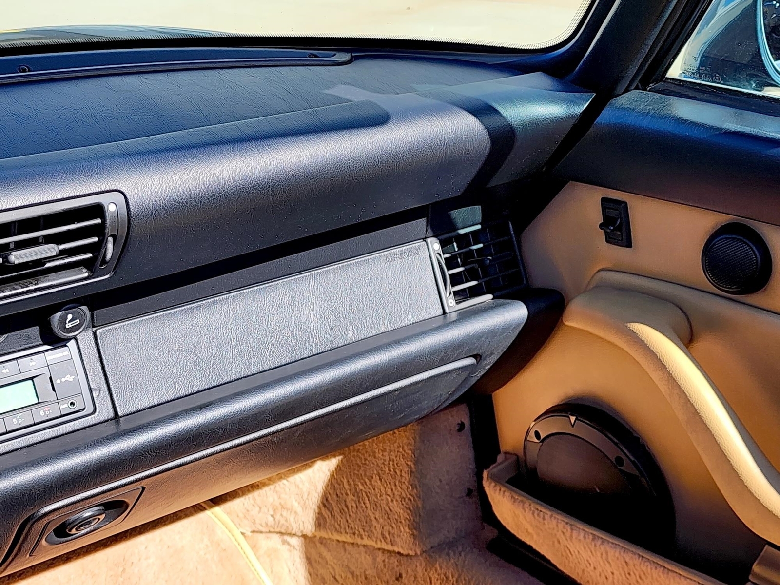 Porsche-911-1996-Convertible-37