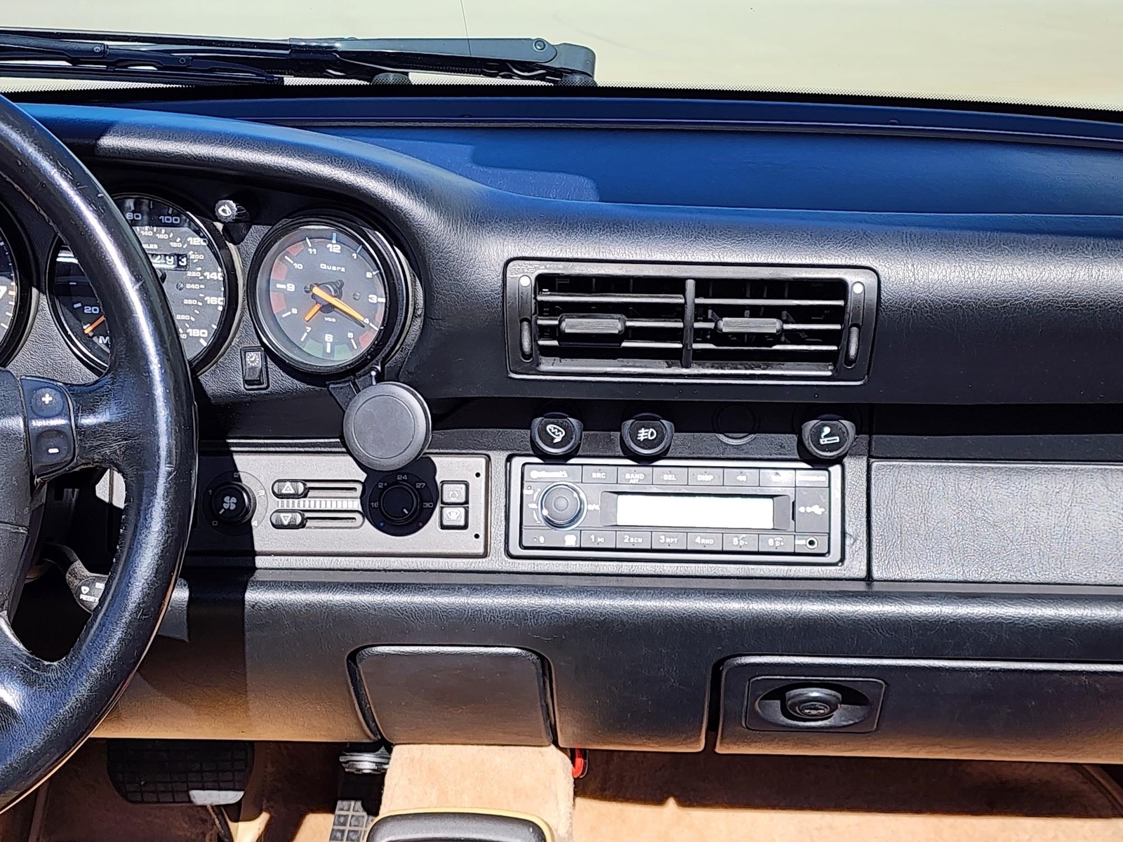 Porsche-911-1996-Convertible-38