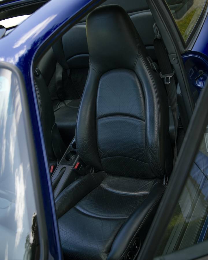 Porsche-911-carrera-4-coupe-993-1995-blue-17
