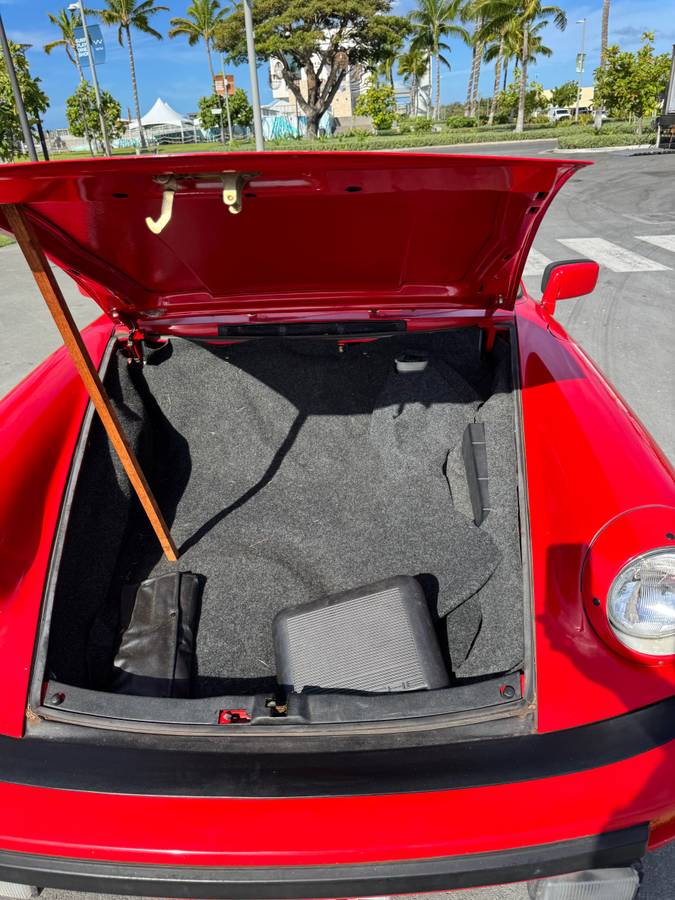 Porsche-911-carrera-cabriolet-1983-19