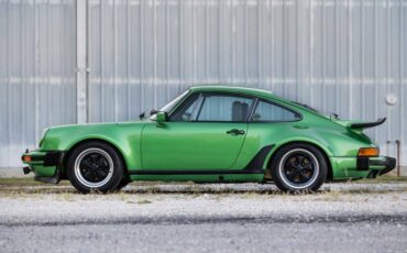 Porsche-911-turbo-1977-green