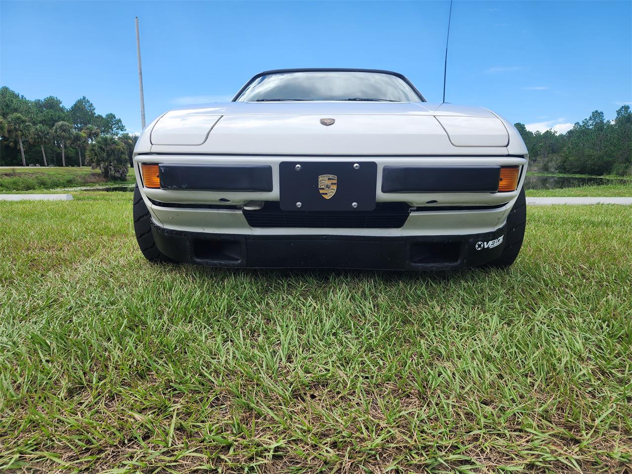 Porsche-924-1987-White-Black-10